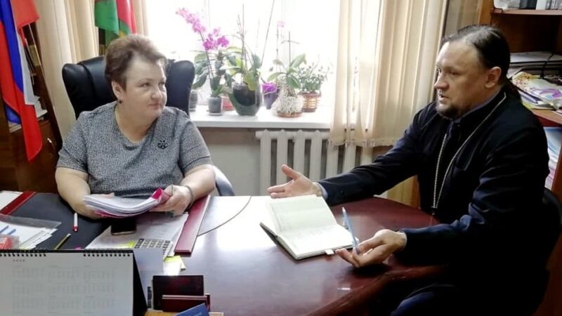 Продавшую пруд чиновницу отправили под домашний арест