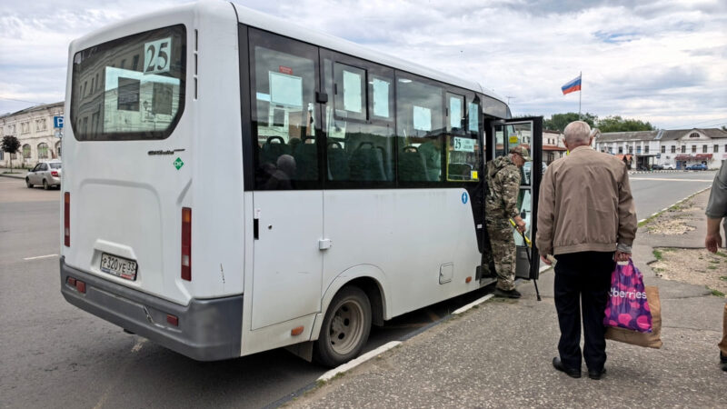 Жители Юрьев-Польского собирают подписи против отмены остановки в центре города