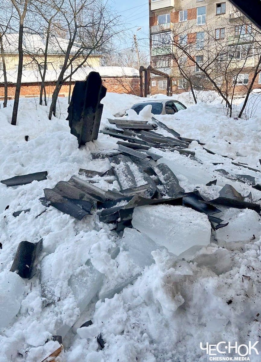 Падение снега крыша Краснознаменная 3