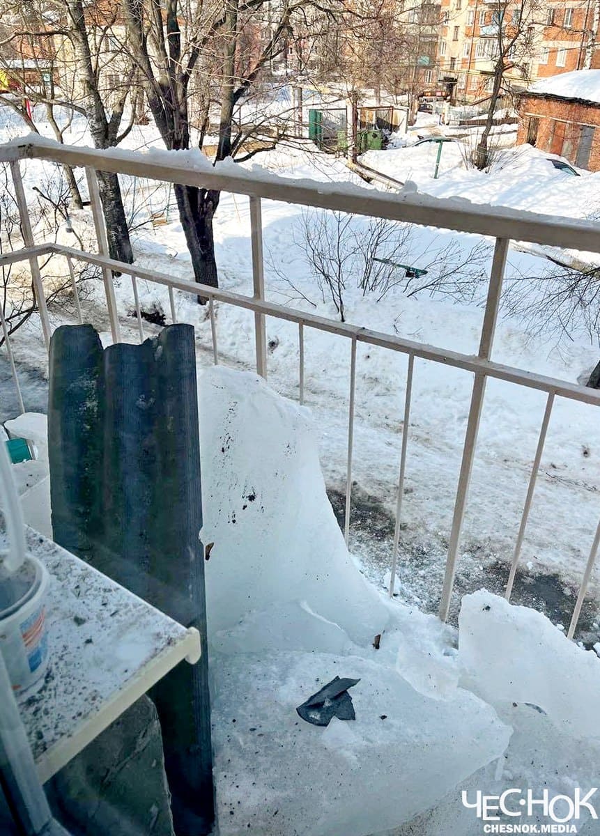 Падение снега крыша Краснознаменная 3