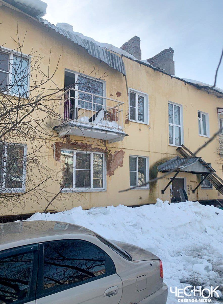 Падение снега крыша Краснознаменная 3