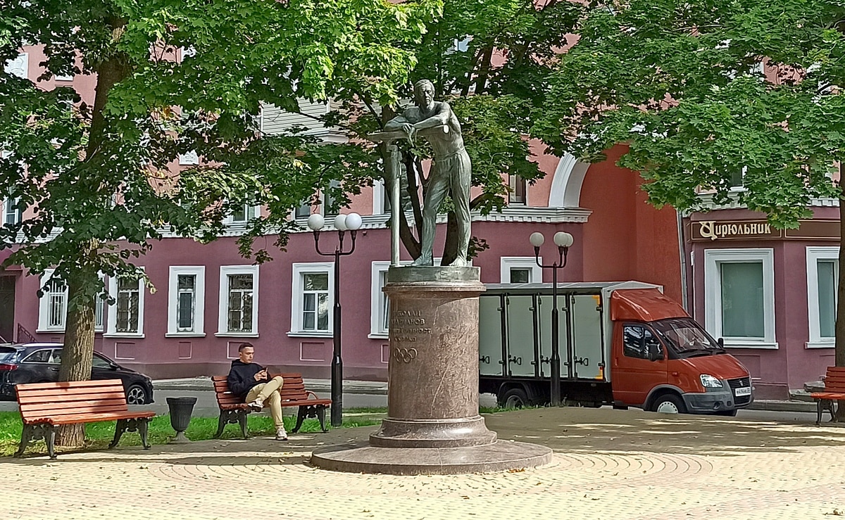 Памятник сквер Андрианов