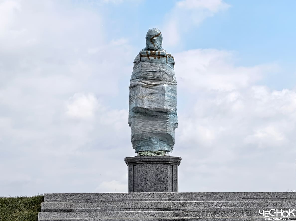 Памятник Боголюбский 7