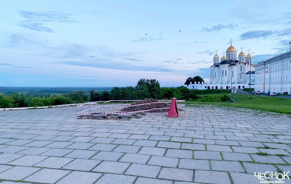 Памятник Боголюбский смотровая дмитриевский собор 2