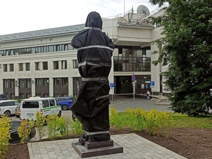 В патриотическом сквере установили бюст сподвижника Петра I