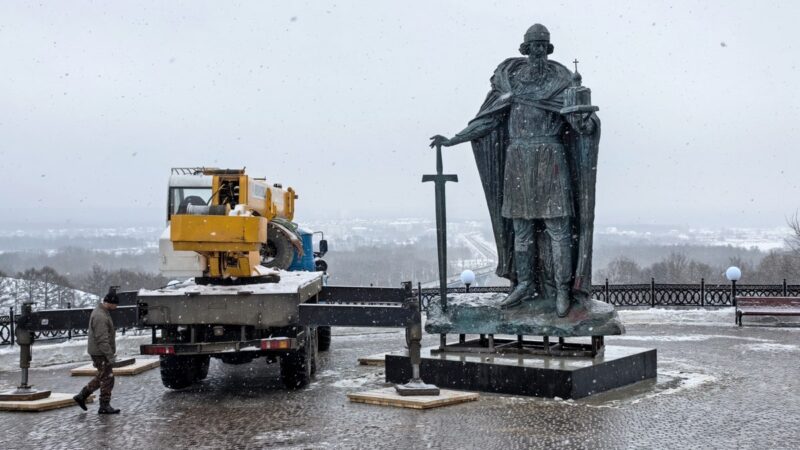Во Владимире установили памятник Юрию Долгорукому