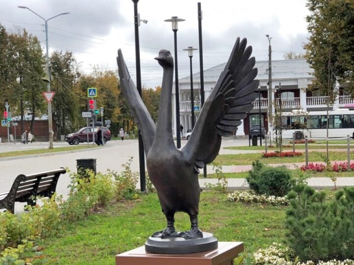 В Гусь-Хрустальном открыли памятник гусю