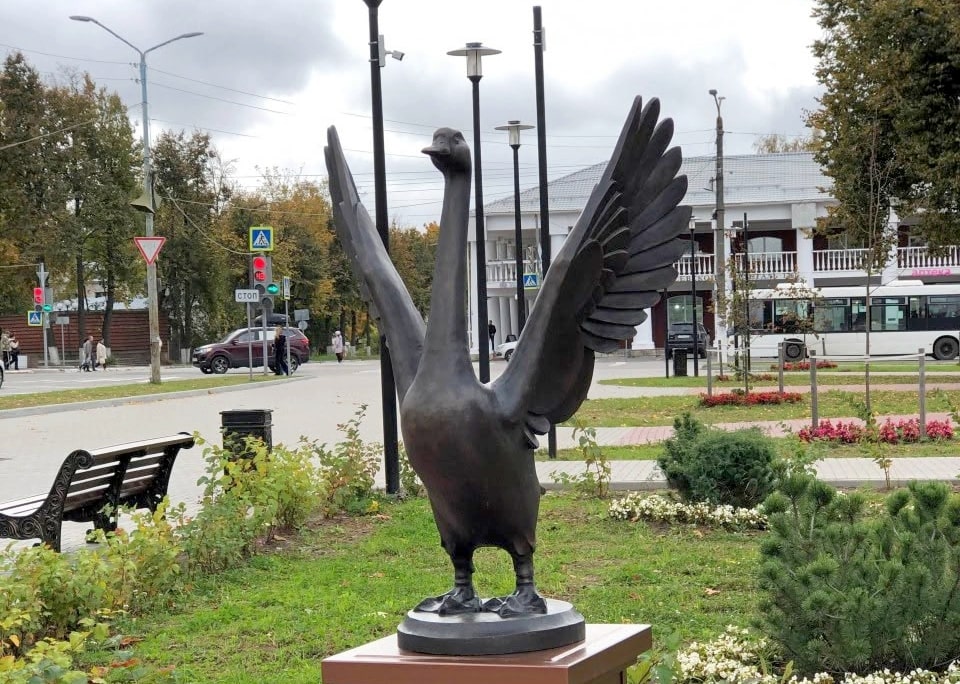 В Гусь-Хрустальном открыли памятник гусю