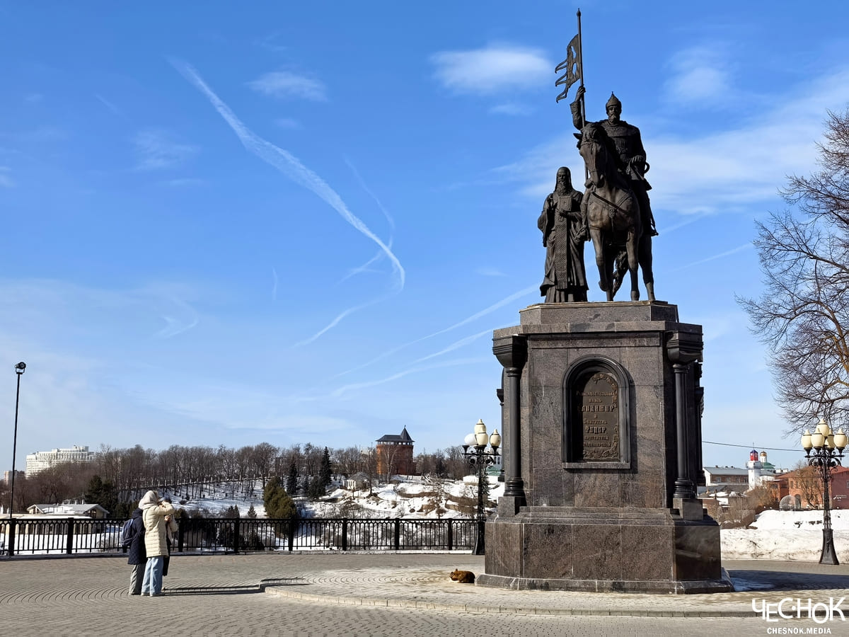 Памятник Владимиру подтеки 2