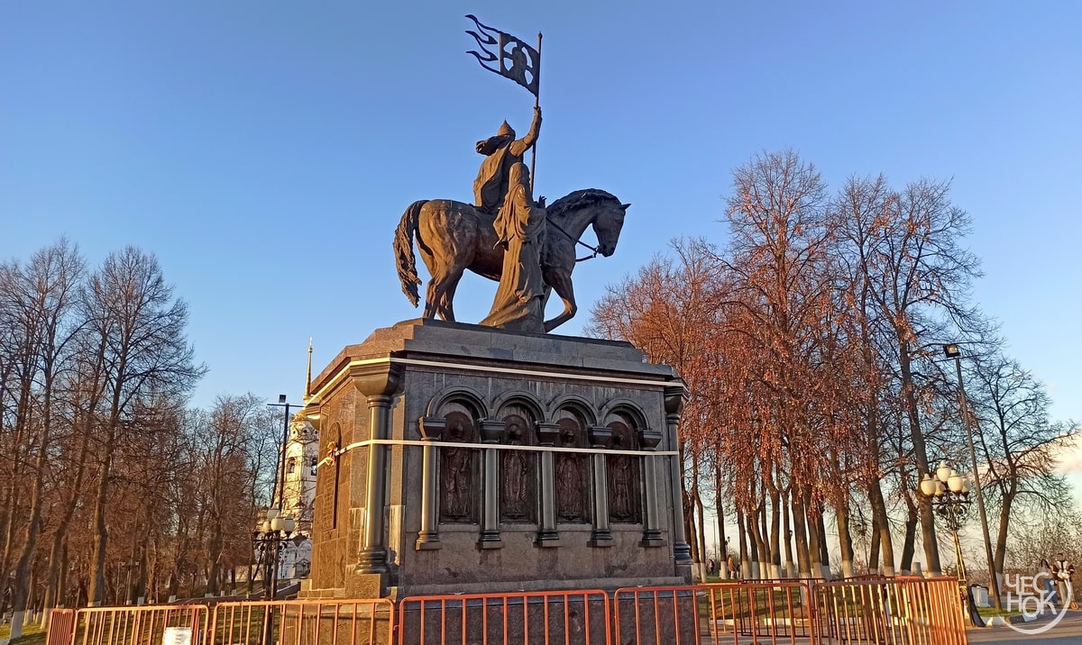 Памятник князю Владимиру центр