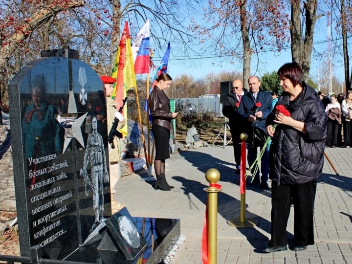 В Гороховецком районе открыли памятник участникам СВО