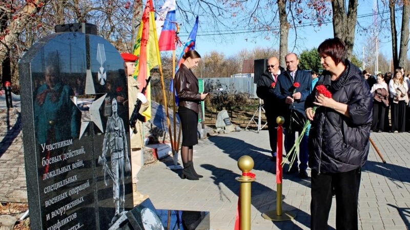 В Гороховецком районе открыли памятник участникам СВО