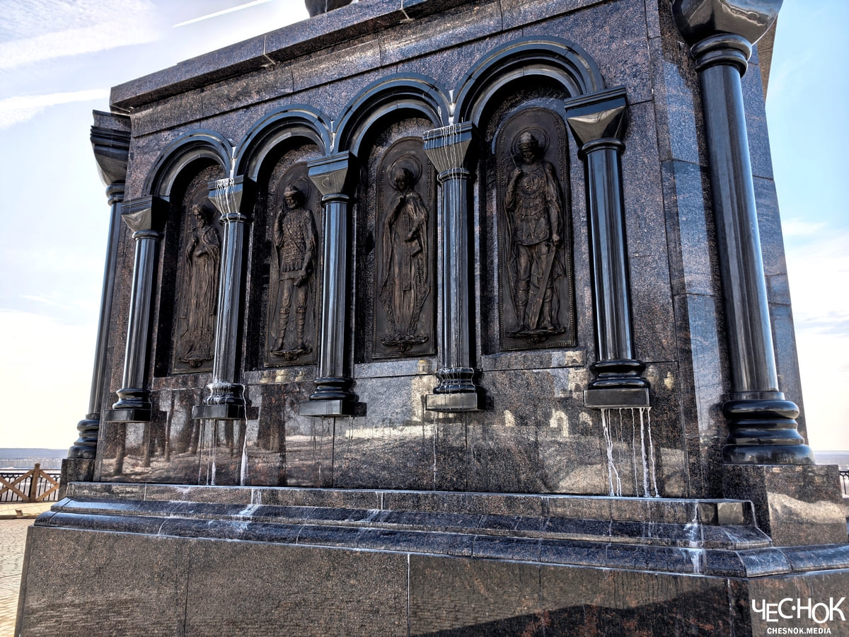 Памятник Владимиру подтеки 2