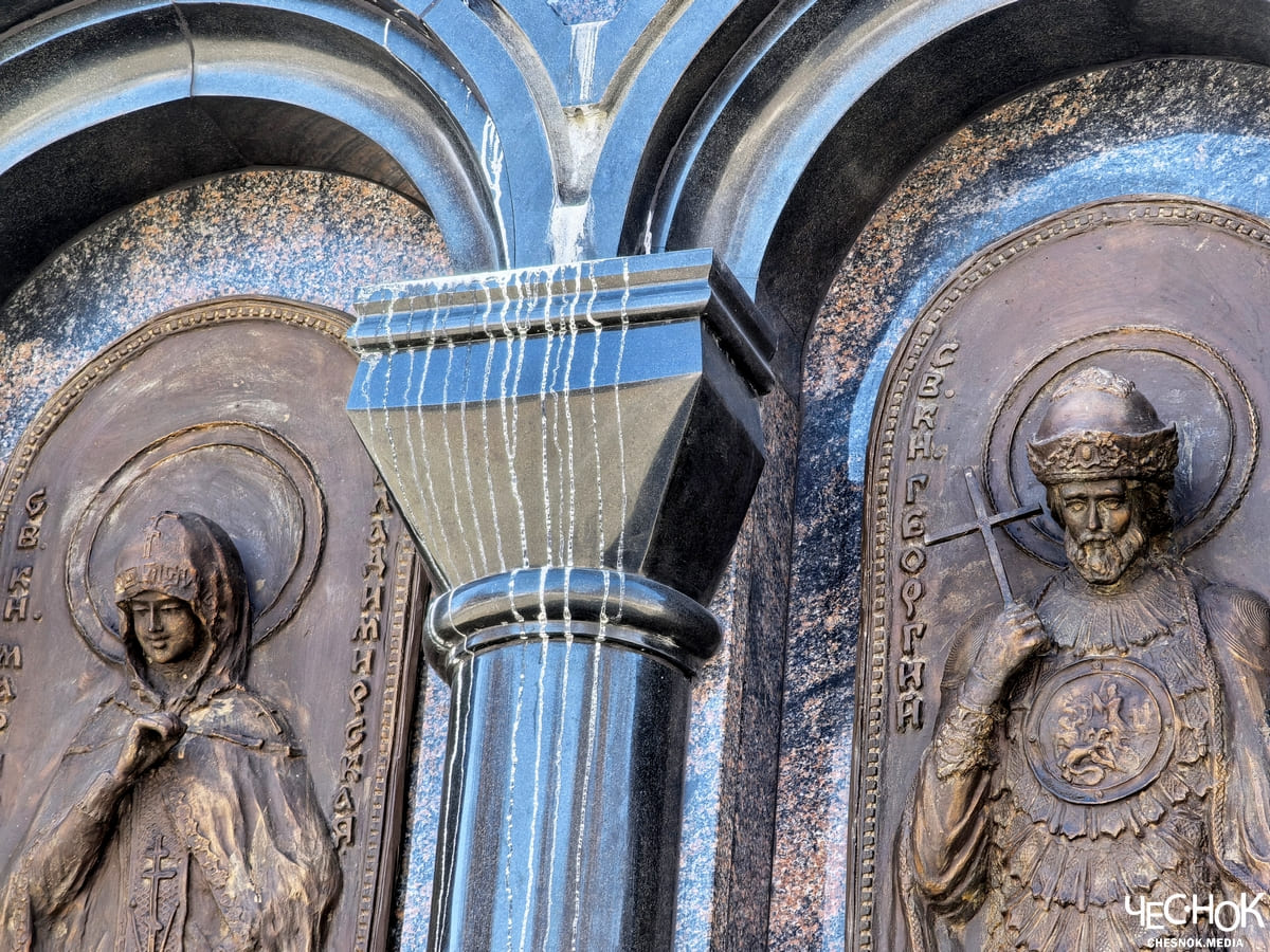 Памятник Владимиру подтеки 2