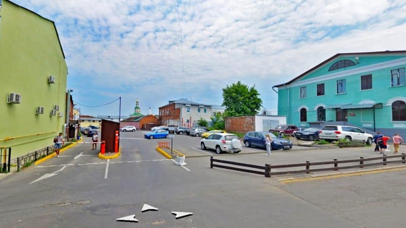 Прокуратура назвала аренду парковки на Спасской «притворной сделкой»