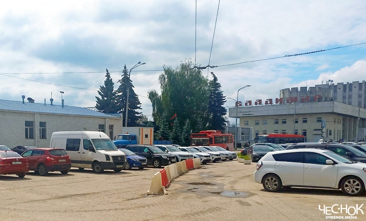 Парковка троллейбус вокзал авто машины 2-min