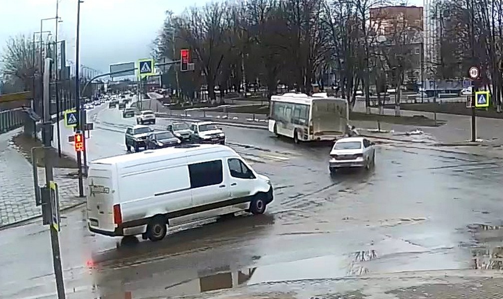 После выпадения пассажирки из автобуса завели уголовное дело