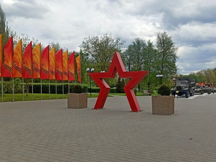 Второй Невский, второй Сперанский. Патриотический сквер заполонят памятниками