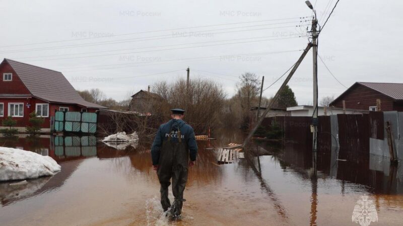 Во Владимирской области паводком затопило дома и размыло дороги