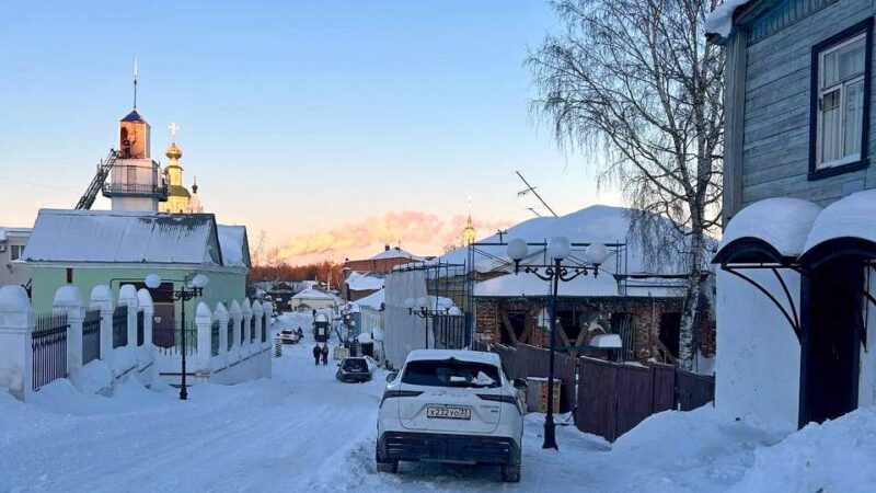 Пешеходную улицу во Владимире превратили в парковочную