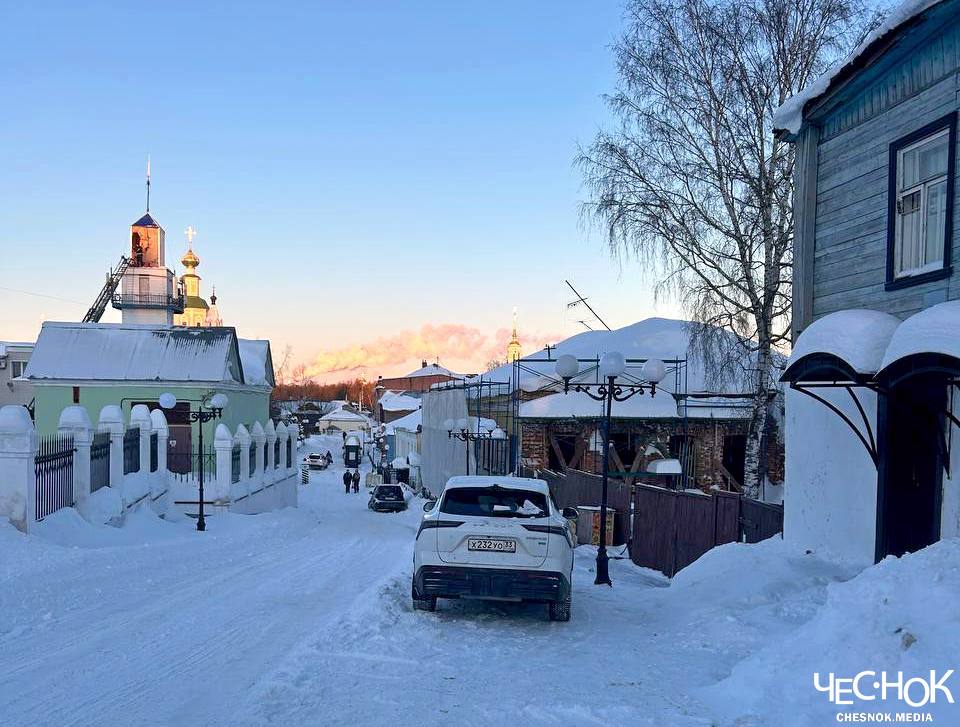 Пешеходную улицу во Владимире превратили в парковочную