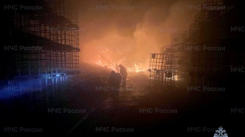 В Петушках ночью сгорел крупный склад