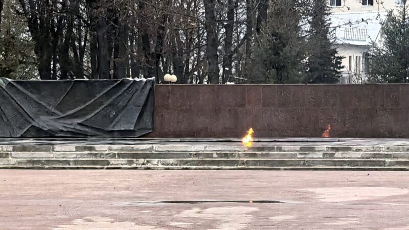 Вечный огонь во Владимире открыли без надписи