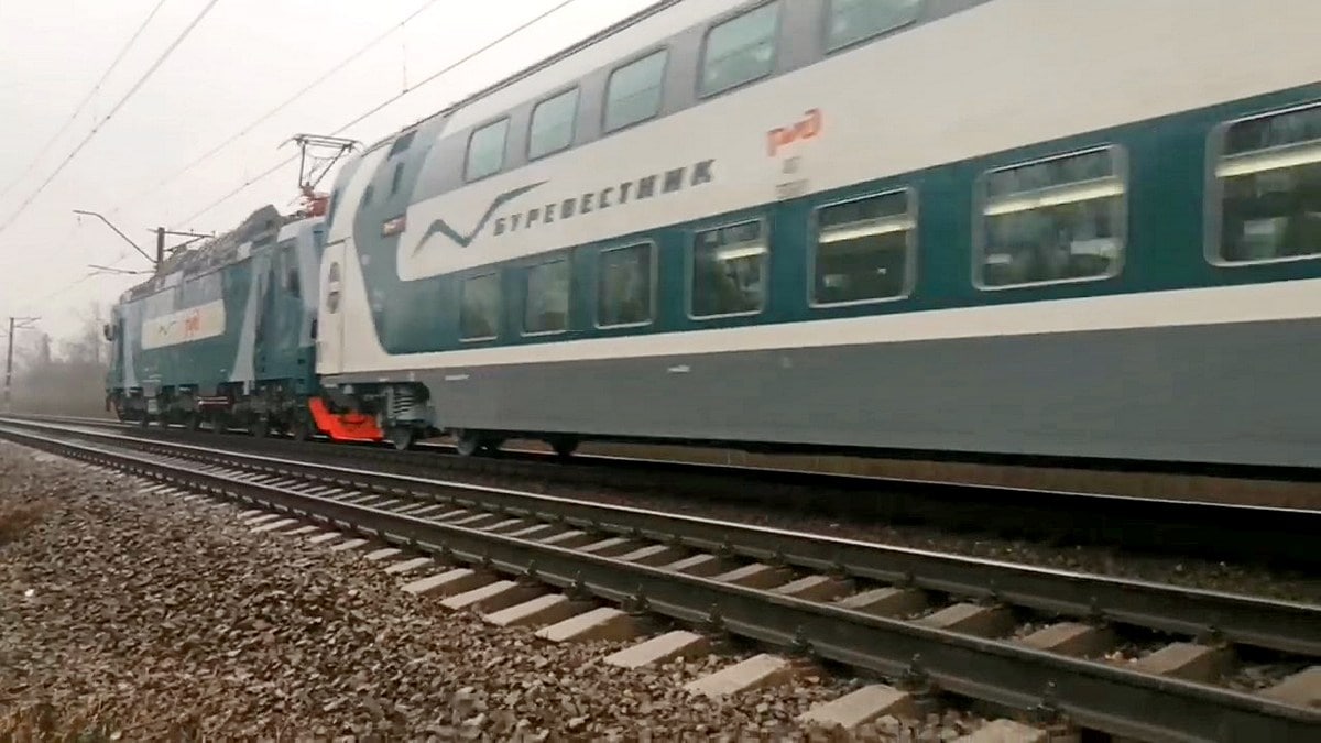 По владимирским рельсам проехался первый двухэтажный «Буревестник»