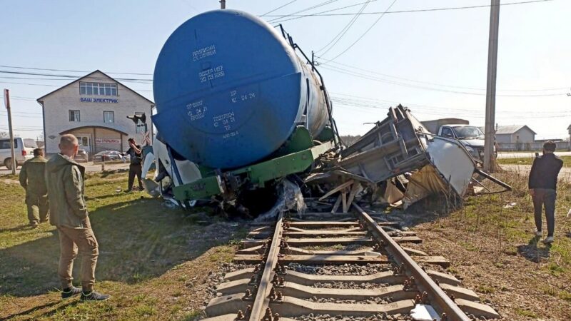 В Киржаче грузовой поезд раздавил «Газель»