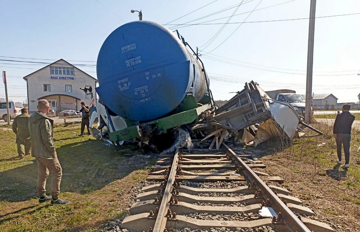 В Киржаче грузовой поезд раздавил «Газель»