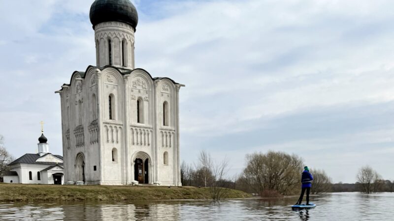 Владимирцы устраивают сап-прогулки по разливам рек