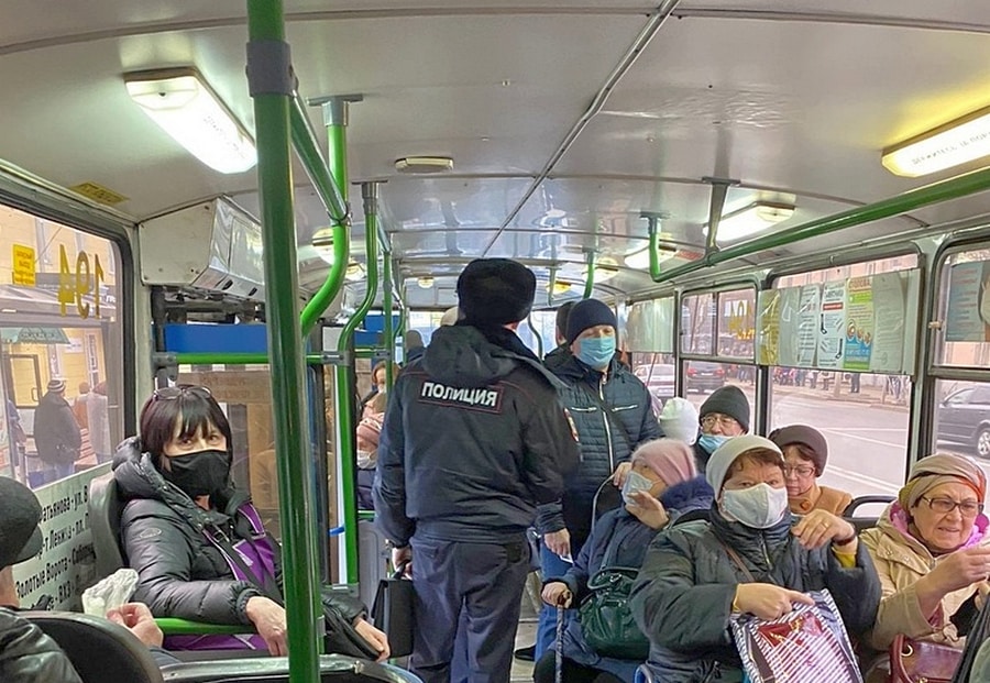 Полиция МВД маски троллейбус транспорт