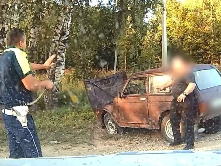 На трассе М-7 пьяный гонщик напал на полицейских с ножом