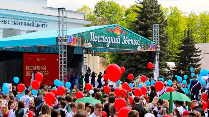 Медлячок, чтобы все заплакали. Во Владимире прошел последний звонок