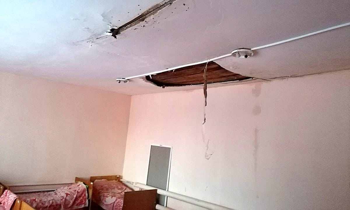 В спальне детского сада во Владимире обрушился потолок