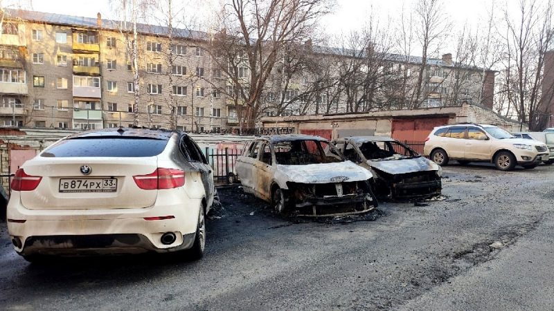 Ночью во Владимире сгорели три автомобиля