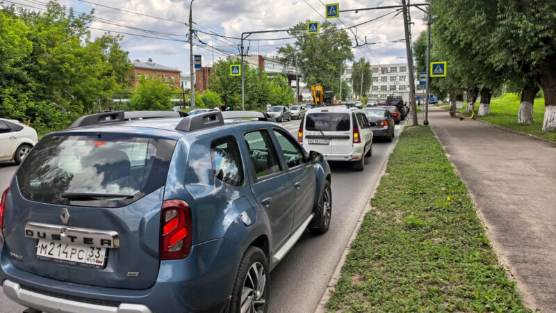 В Белом доме попросили автомобилистов не создавать очереди на заправках