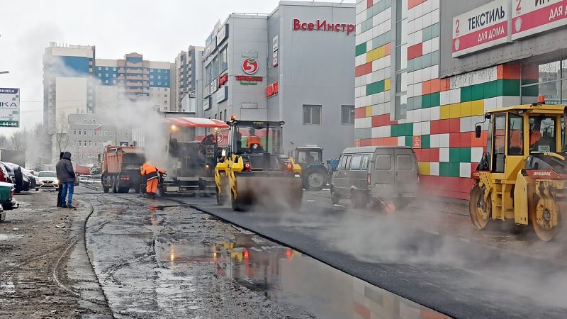Во Владимире дорогу на Верхней Дуброве ремонтируют в снег