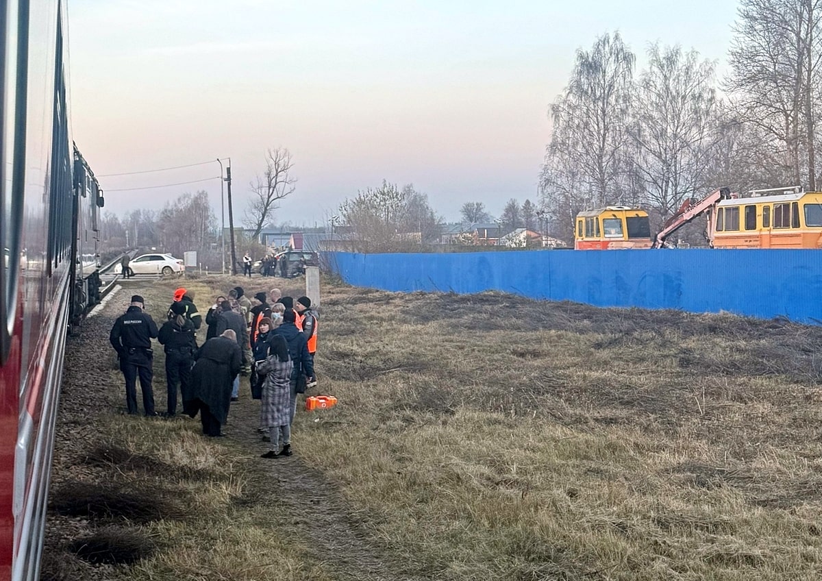 Ретро-поезд паровоз Гусь ДТП