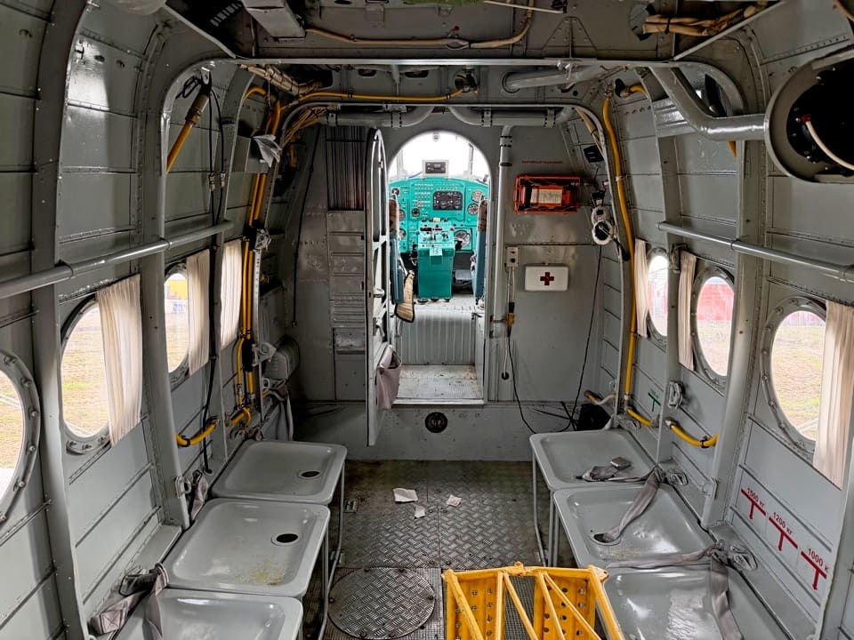 Самолет авиабаза 3