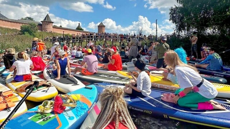 В сап-карнавале в Суздале участвовали полторы тысячи человек