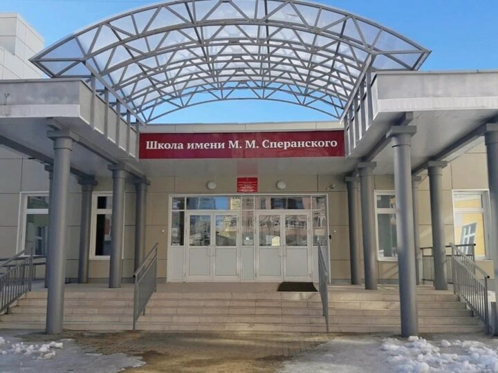 Ученикам школы №49 из-за пресс-конференции мэра ввели дресс-код