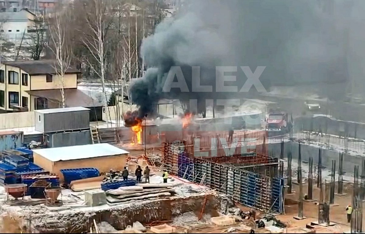 На стройке школы в Александрове произошел пожар