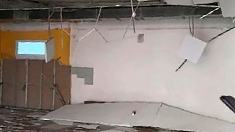 В новой школе в Коммунаре обрушился потолок