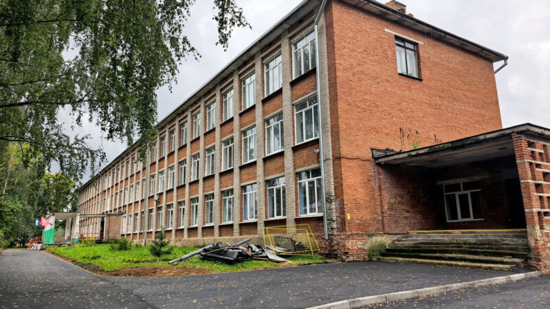 Жители Оргтруда отстояли от закрытия старшую школу