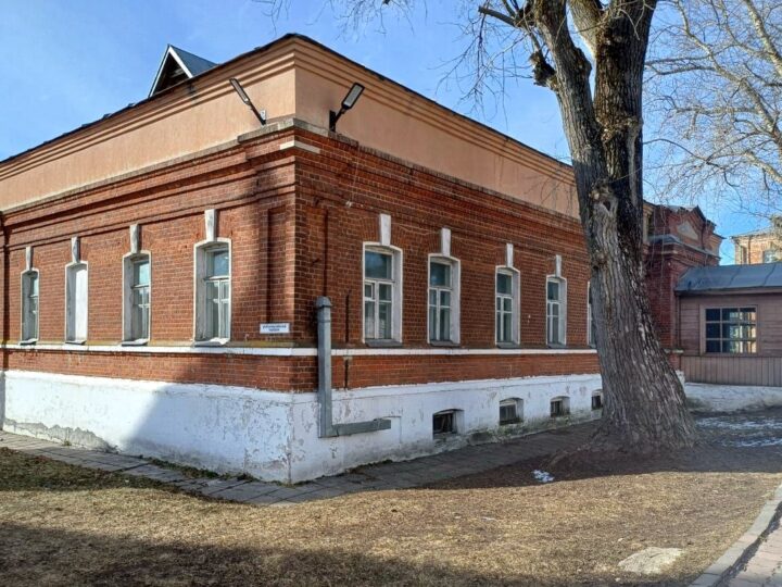 В Суздале разрушается церковно-приходская школа