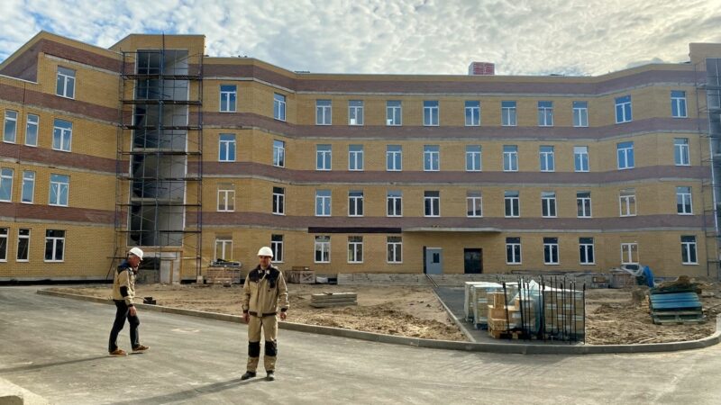 Авдеев надеется на сдачу трех школ-долгостроев в 2026 году 