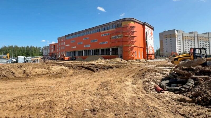 За полтора месяца до сдачи школа в Веризино готова на 80%