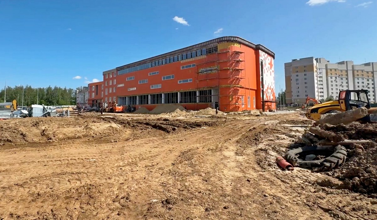 За полтора месяца до сдачи школа в Веризино готова на 80%