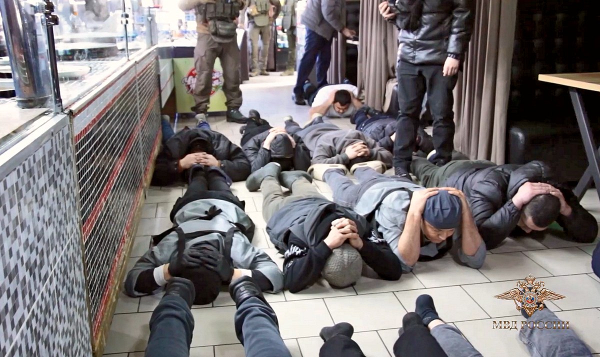 Мигранты и шоколадная фабрика. Силовики накрыли завод фальсификата в Покрове